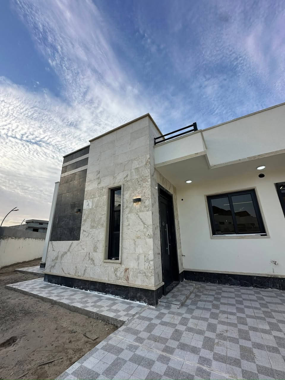 دار صفر للايجار   ( القرية الهولنديه )
ال 100 دار
مساحة 400 متر 
3 غرف نوم+ هول + ستقبال  + مطبخ  

؛ الاستفسار  اتصال ع 
***********
