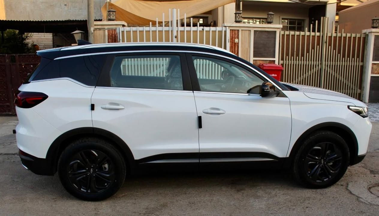 سلام عليكم

Chery Tiggo 7pro

(بنزين جداً اقتصادية )

رقم بغداد بأسمي

موديل 2024

زيرو ممشى الترقيم فقط

ماشية 300 كيلو استلام 2026. مكفوله عام

حجم المحرك 1.5L TURBO،مرتبط بناقل حركة أوتو 7 نمر

مفتاح التشغيل، بصمة ترحيب، تشغيل عن بعد 

حساسات أمامية، حساسات خلفية

لايت زينون + LED، كشافات، بك لايت LED

دخول بصمة ذكي  عدد 2

ويل كب 18، 4 دسك، حساسات ضغط الاطارات

اشارة في المرايا الجانبية

هاند بريك كهرباء

شحن لاسلكي

شاشه عربي تدعم كار بلي

وضعيات ايكو وسبورت

أوتو هولد

تبريد بيانو لمس

دشبول شاشة ديجيتال 

كاميرا دوارة،

مثبت السرعة Cruise، المودات والاوامر الصوتية  Bluetooth 

مخرج منفذ الطاقة

فحص نظام السيارة

انارة داخلية LED محيطية 7 الوان

المقاعد جلد فاخر

 قطعتين تبريد

ثلاجه وسطيه

نظام مانع الانزلاق، نزول المنحدرات

حاملات الأكواب

ضمان لمدة 6 سنوات أو 200,000 كم

عنوان :  بغداد حي الجهاد

السعر:  21800   واحد وعشرين مليون وثمانمائة  وبيها مجال قليل '

موبايل : ***********
