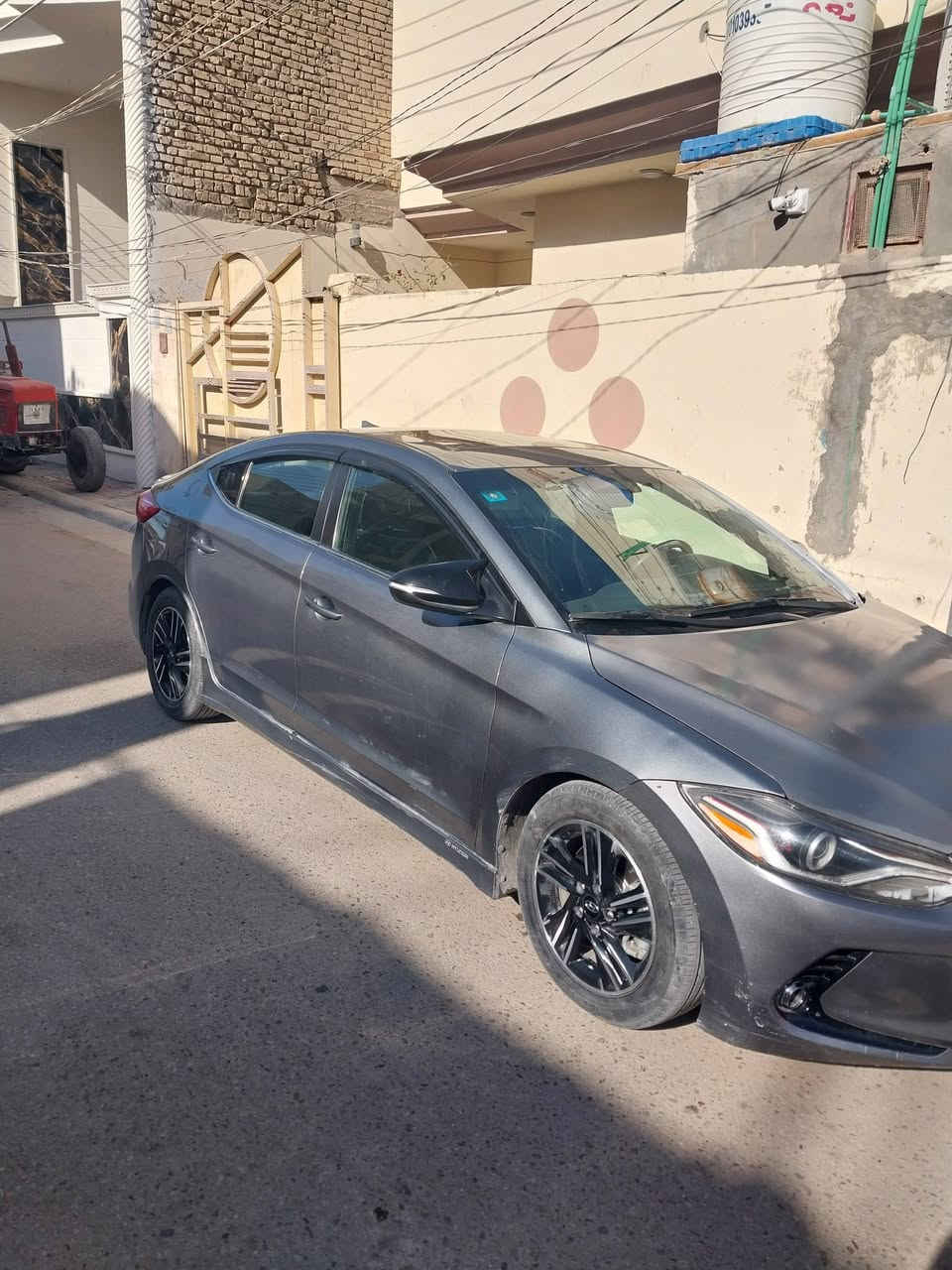 هيونداي الانترا موديل 2018 سبورت ماشيه 84 رقم بغداد فول مواصفات 1\1 صوره حادث وسونار مرفقه بل صور 
مكاني كربلاء 
السعر 122 وبيها مجال 
رقم ***********
