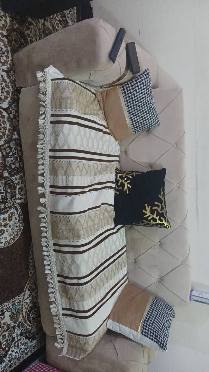 السلام عليكم تخم للبيع ٧مقاعد اخو الجديد بس مجرد قنفه رجله مكسوره يعني تصليح بصيط سعر ٢٠٠


**إذا كنت صاحب هذا الإعلان وتريد حذفه لأي سبب، رجاءا أرسل رسالة إلى الدعم الفني**