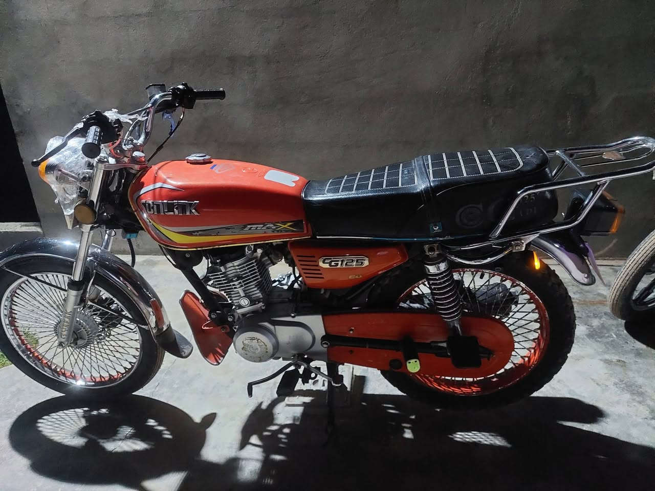 سلام عليكم  دراجة سونيك موديل 23 دراجة نضيفة حيل بس ناقص دشبول كهربائي شغال كلهة دراجة محركه اخرس او ما مفتوح كبس دراجة كلشي بلدي لحد سويج بي منفيس بلدي دراجة سعره 500 او مروسة حسب قناعة مكاني كركوك


**إذا كنت صاحب هذا الإعلان وتريد حذفه لأي سبب، رجاءا أرسل رسالة إلى الدعم الفني**