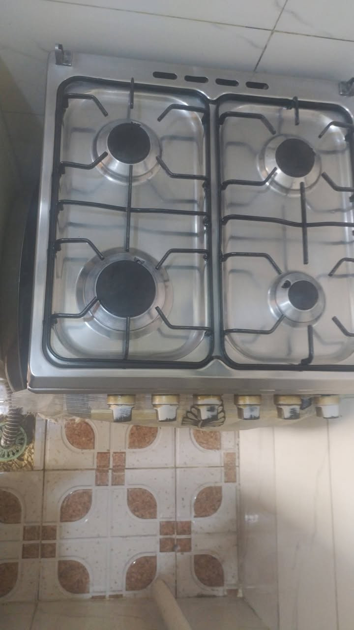 طباخ للبيع السعر 100 وبي مجال بس الجامه مكسوره وجديد ماصاله شهرين  بابل شارع 100شارع80 شارع شريفه الجديد يم ملعب نورسين قرب نقطه داله نجار ميثم الاتصال ***********
