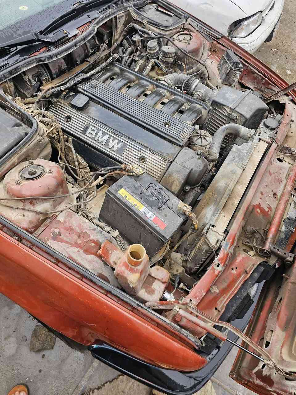 السلام عليكم ...
BMW 525 
 طراز 1990 
سنوية بأسمي صاقطه من 2024 شهر الثامن 
رقم اربيل  مكينه مسكر (فانوس) كير عادي مكينه وگير خير من الله داخله حلوو مثل البصوره
تخم اطارات جديده صدر امامي و خلفي حلوات 
ويالتها خلية حته السبير خلية
عليها غرامات 180 الف 
يرادلها شغل بل كهربائيات سنتر لوك لايتات 
السعر 29 
عنواني بغداد ***********
