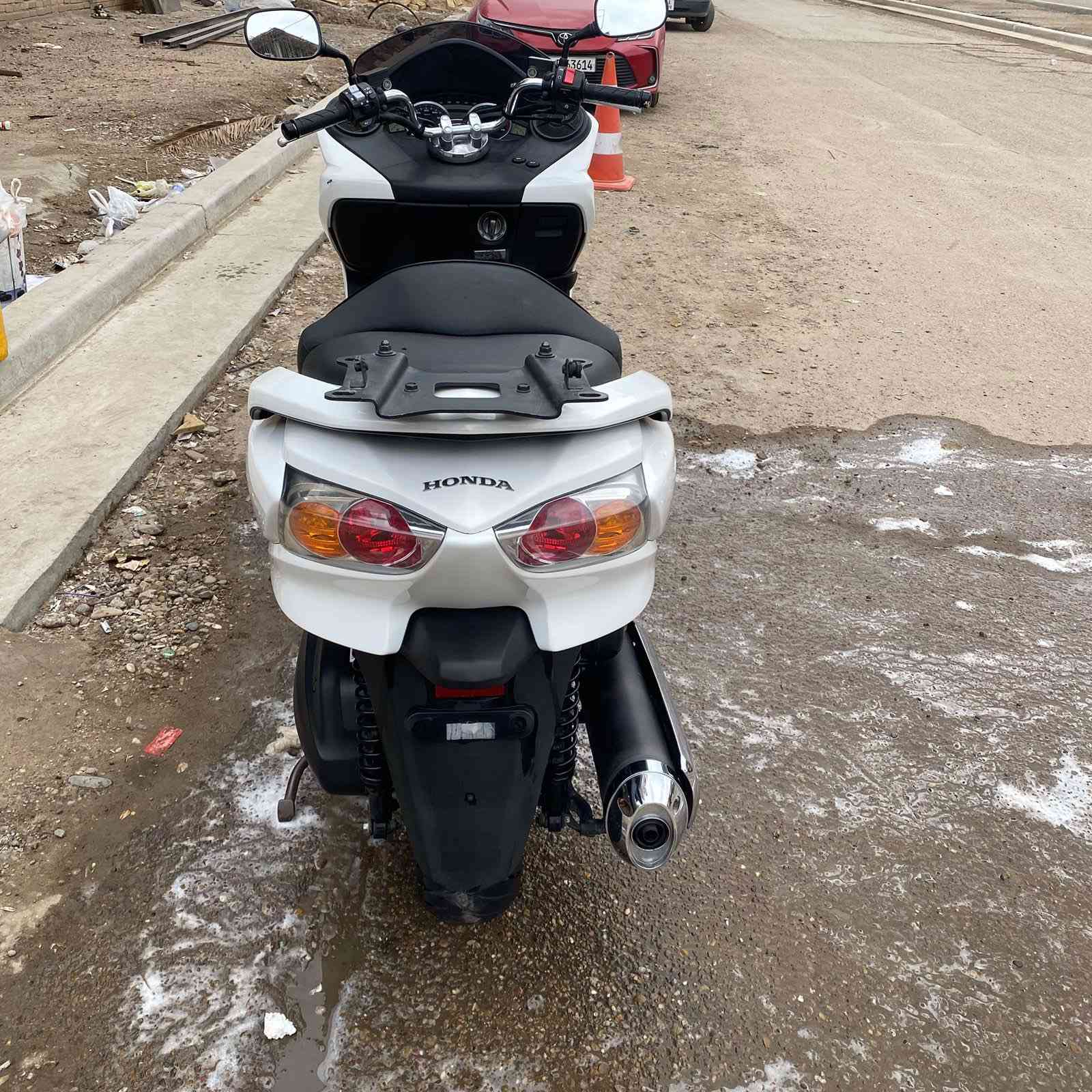 فورزه صفر عشره مكفوله كفاله عامه ماشيه ١١ الف رمبه ابيض صدفي 7 كير
المكان المنصور الداوودي شارع التانكي قرب اسواق جواهر 
السعر عل خاص 
الرقم***********
