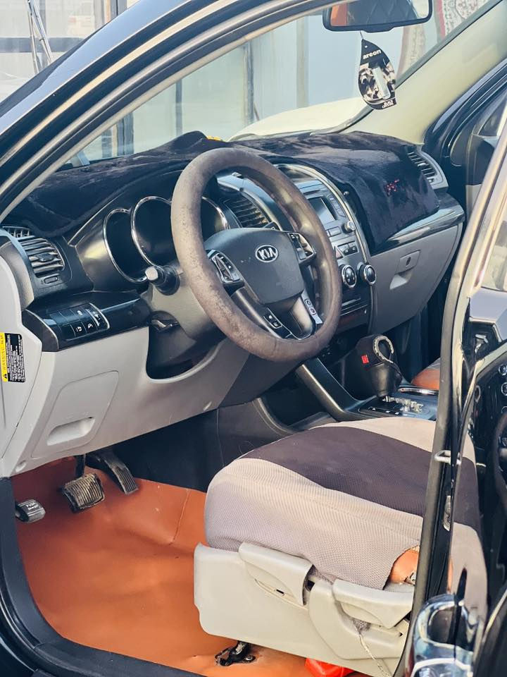 السلام عليكم 
سورنتو 2014 امريكي سياره نضيفه وضربتها خفيفه بالجنطه فقط مكفوله من كلشي محرك 2400 جي دي اي 
السعر :130 وبيها مجال 
العنوان: كربلاء طويريج 
اتصال: ***********
