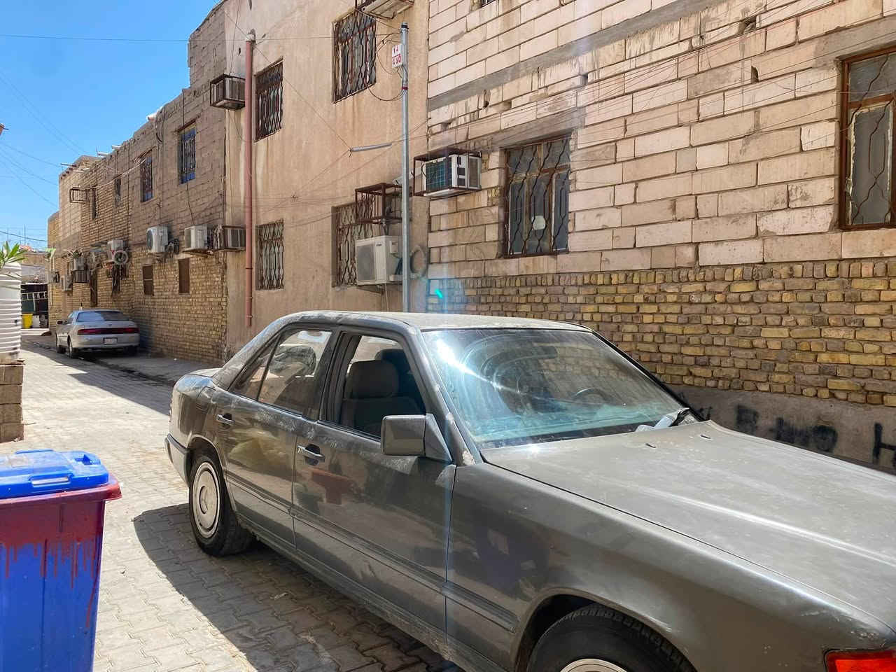 السلام وعليكم مارسيدس دب موديل89 محرك بطه2ونص سياره حلوه وجديده ومكينه جديده شاديهه المكان بصره معقل المراسله ع واتساب سعر48وبيه مجال رقمي وتساب وشريحه***********
