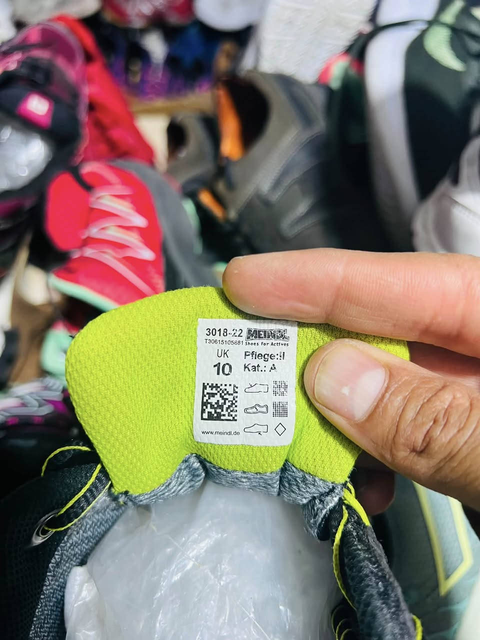 میندال - Goretex
قیاس ٤٤ — UK 10 
نظافة ٩٦٪
سعر ٤٠ الف مع توصیل


**إذا كنت صاحب هذا الإعلان وتريد حذفه لأي سبب، رجاءا أرسل رسالة إلى الدعم الفني**