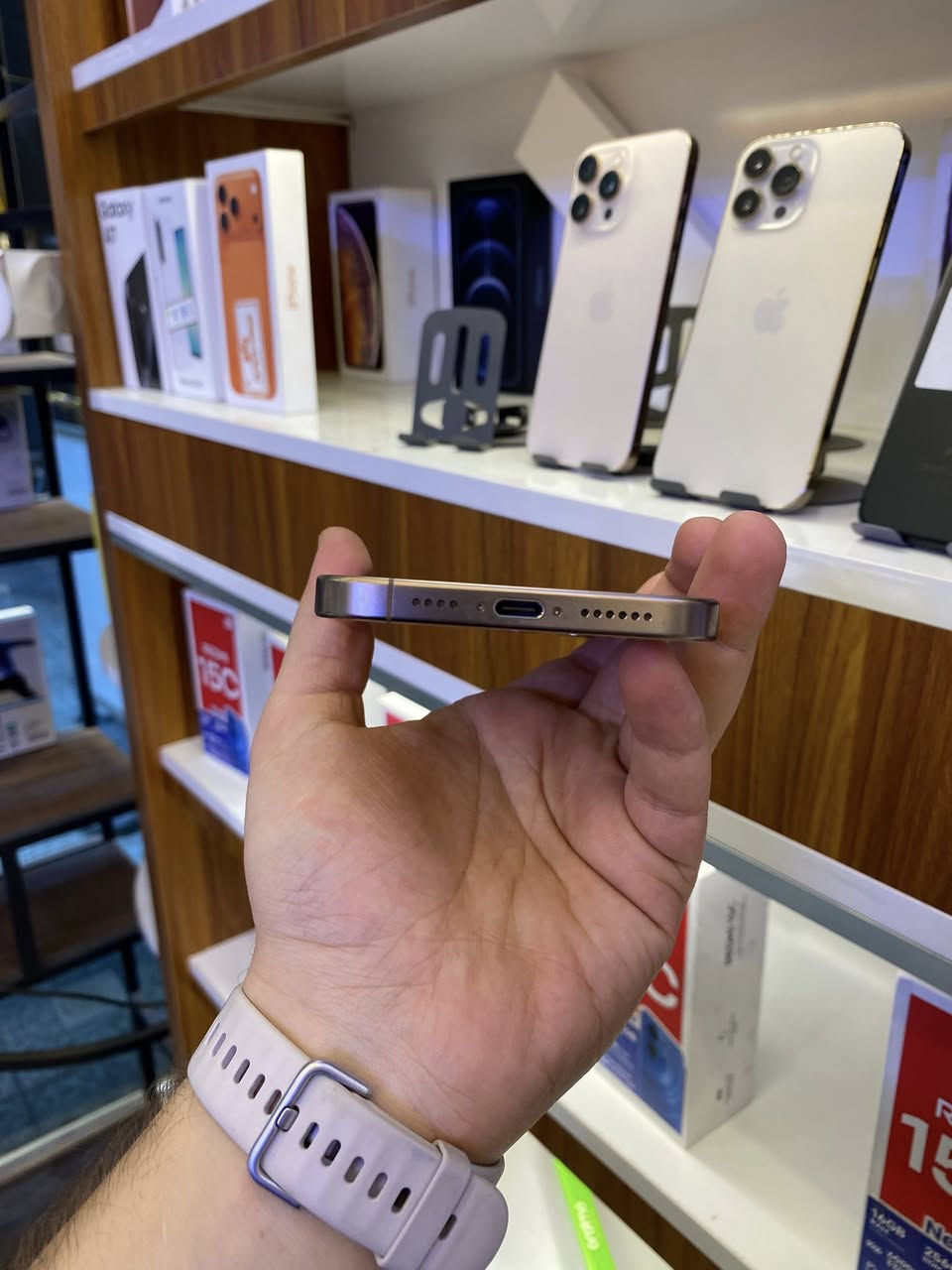 16  برو ماكس
ذاكرة 256 بطارية 93% شرق اوسط نظافه 100% مع كامل ملحقاته السعر 1350🔥
***********
