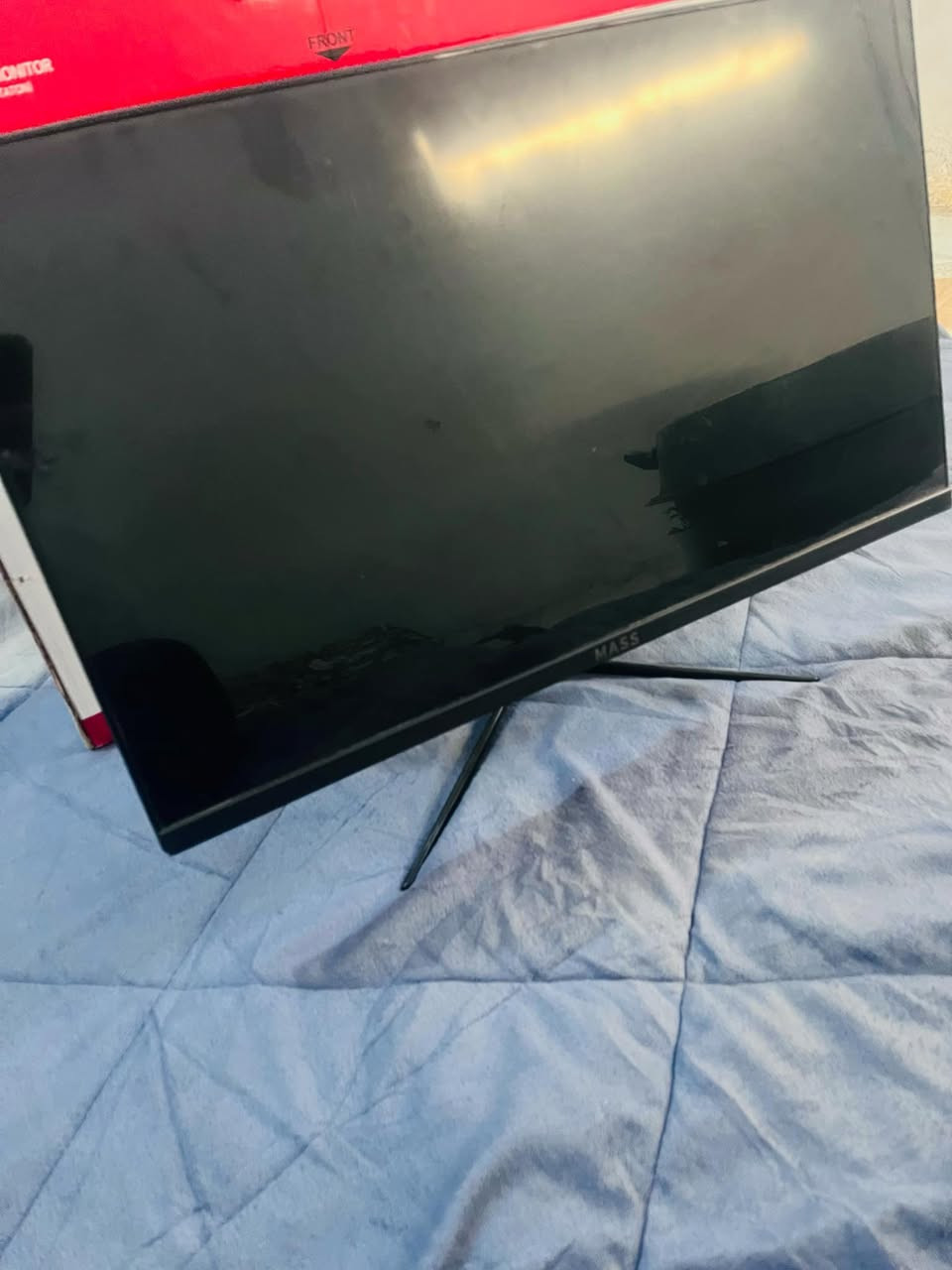 شاشه من شركة Mass
144hz
حجم 24
السعر 100 
مكاني كوت
‭***********
او خاص
