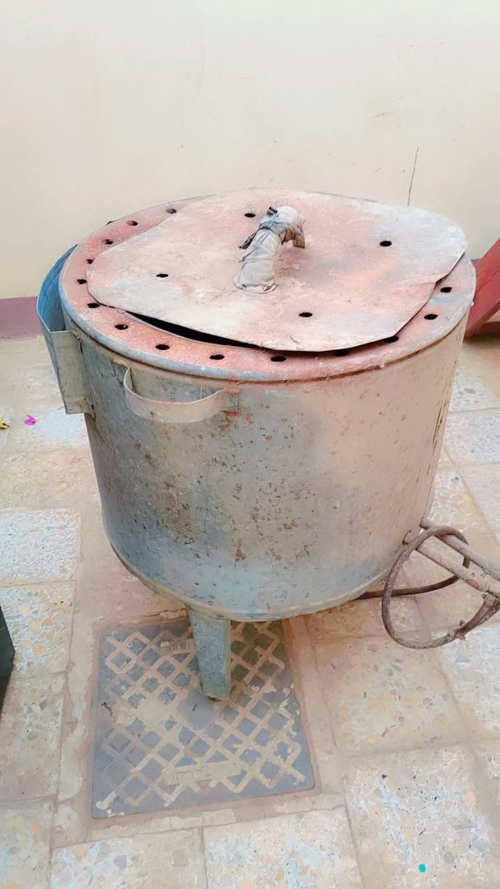 السلام عليكم غراظ للبيع
ثلاجه بعدها جديده الكهرباء اجت قويه وصار بيها خلل الماطور والفريز شغالات فقط داخلها ميبرد
مبرده شغاله سرعتين
التنور شغال كلهن ب100 الف مال فقير اللي يحتاجهن هذه رقمي *********** واللي مايفيدنه اعبرهن
