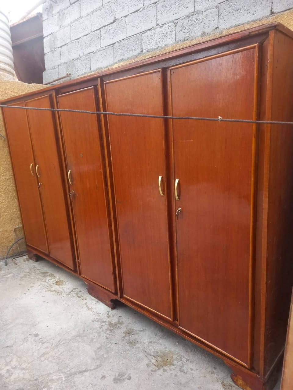 كنتور للبيع ٥ بيبان صاج نضيف خشب حطاطة مكان بغداد ابوغريب الشهداء لسعر ١٦٠ بي مجال تصل ***********بي واتساب
