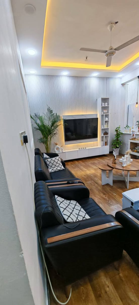 السلآم عليكم ورحمة الله وبركاته تحيه طيبه يعلن مكتب عقارات النور الذهبي عن توفر لدينا دار سكن للبيع مساحه ٢٠٠م طابو زراعي عراقي وكاله ونسخه من الطابو ابى الخصيب البهادريه قريب على شارع الفوك يم المفقس يحتوي على غرفتين نوم وصاله ومطبخ وديوان وكراج سعر ١٣٠مليون وقابل التفاوض *********** *********** زورنا في ابي الخصيب ابو الجوزي مجاور معمل الجابري للسخانات نستقبل كافات العروض العقاريه
