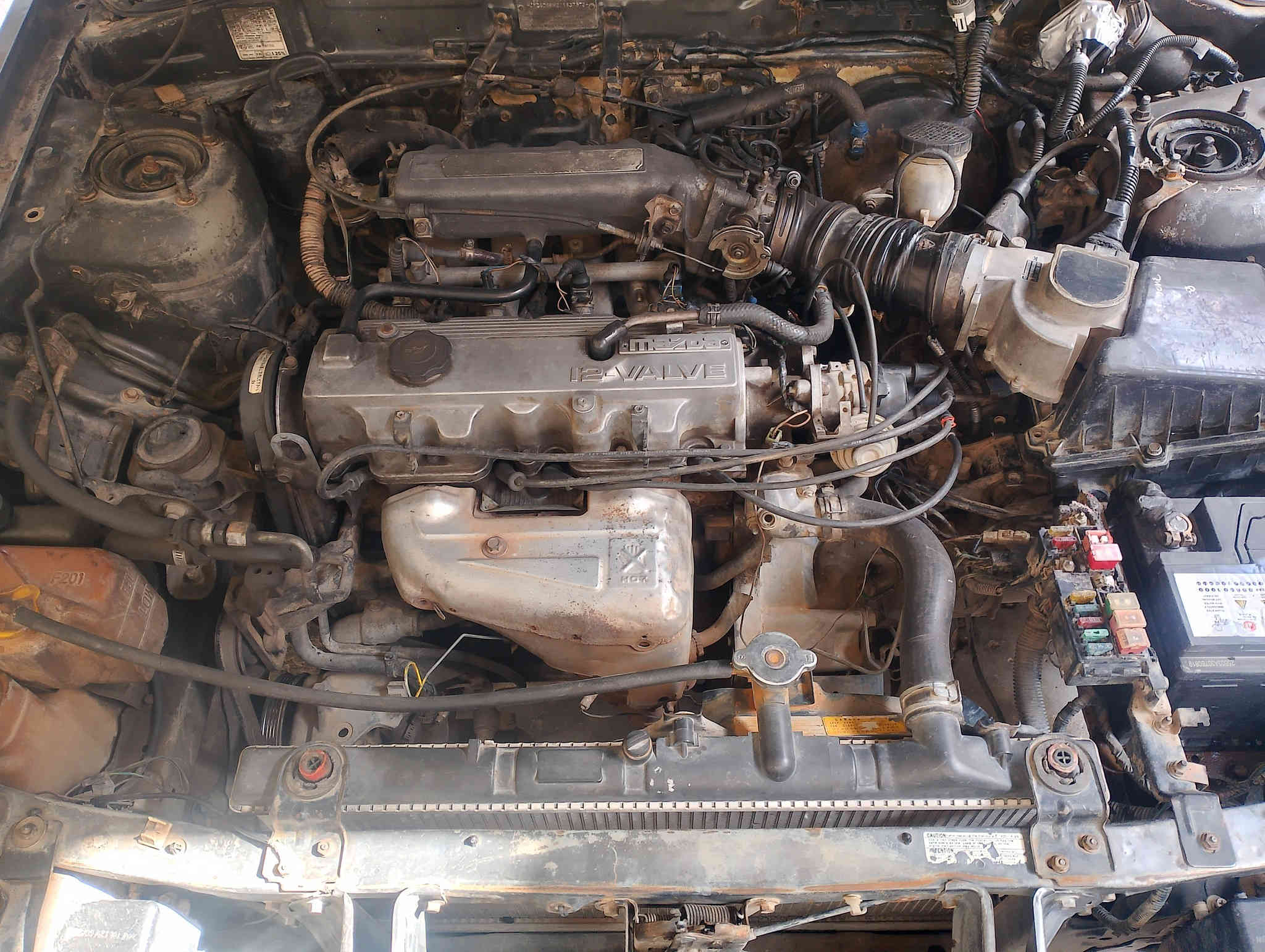 السلام عليكم  بيع مستعجل 
مازده 626 كشر  شوف اللعين 12 بخ كير محرك شرط كهربائيات كلها شغاله  غرفته نضيفه سنويه للـ28 شرط الوكاله شرط التحويل شرعيها من الديره السعر المطلوب25$ مكان السياره القياره قرية الجواعنه 
للتواصل على الرقم *********** ماسنجر ما متوفر
