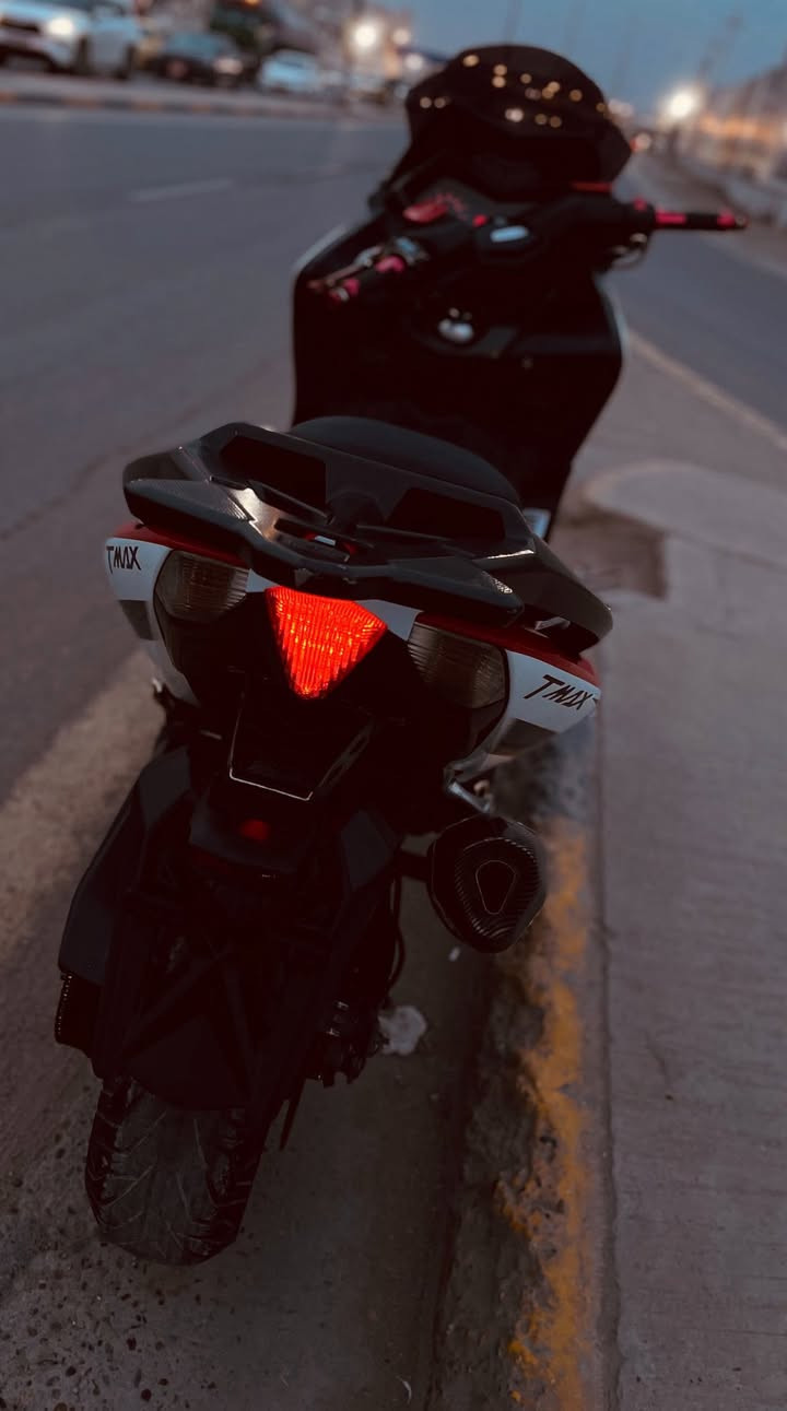 السلام عليكم
تي ماكس 2017 بصمة 
مكينه مكفولة 
 ماشيه 35
تخم تاير جديد 
قايش داخلي وخارجي اصليات  
كاسحه بلاديه 
مري بلاديه 
كهربائيات بلاد 
بانزين محسن 
صالنصه رياضي
دهن امزويل جديد 
السعر خاص
مكاني الشعب  ***********
