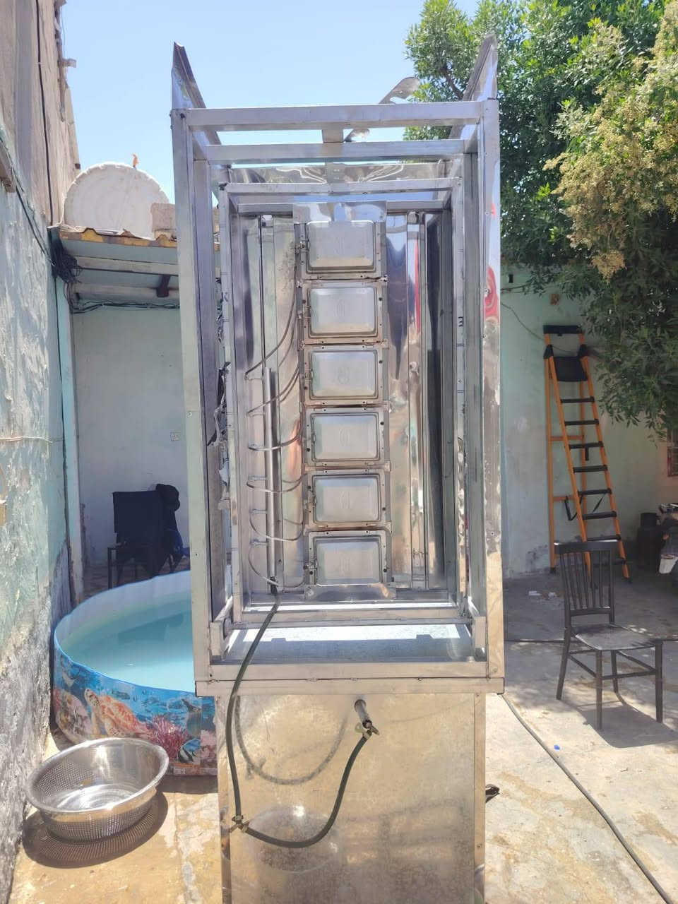 للبيع العنوان مدرسه الأمين  بعقوبه شوايه الكص مستخدمه ساعه يعني بس فحص  العارضه خليت جام الها وصارت بعد احلى يعني تريدها عارضه لحم او غير شي شوايه كباب هيه والموطاور مالها كامله شوايه الكص والله اخذتها 700 اسلايت وطباخ داخلي هم  هسه اريدهه 350 العارضه 250 شوايه الكباب 80 هاذ الرقم خادم اليبين ***********
