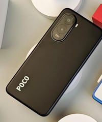 بوكو m7 ذاكره 256 استعمال شهر وشويه كامل ملحقات بحاله الوكاله السعر 17...