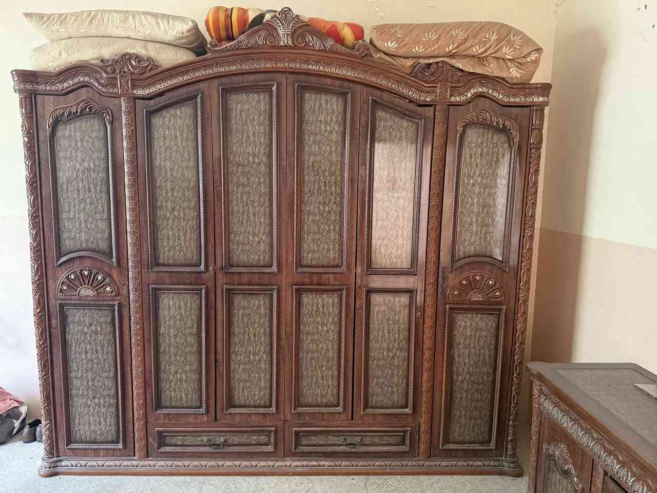 سلام عليكم غرفة ماليزي للبيع السعر ٥٠٠للاتصال او المراسلة  ***********
