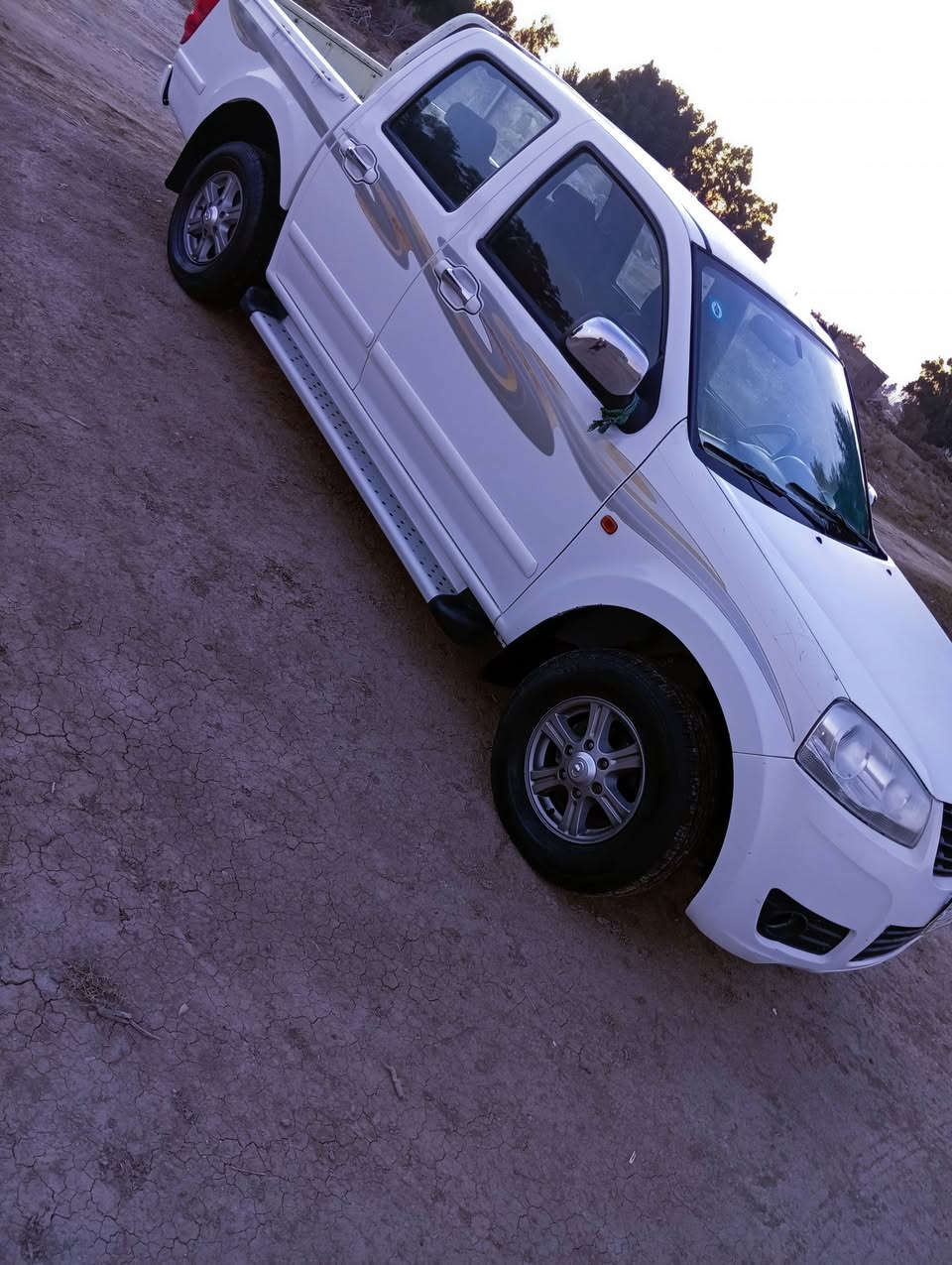 سلام عليكم كريت ويل البيع موديل 2014 رقم بغداد مكفولة كفاله عامه جديده بمعنى الكلمه مكان ديوانية الاستفسار كثر على رقم ***********
