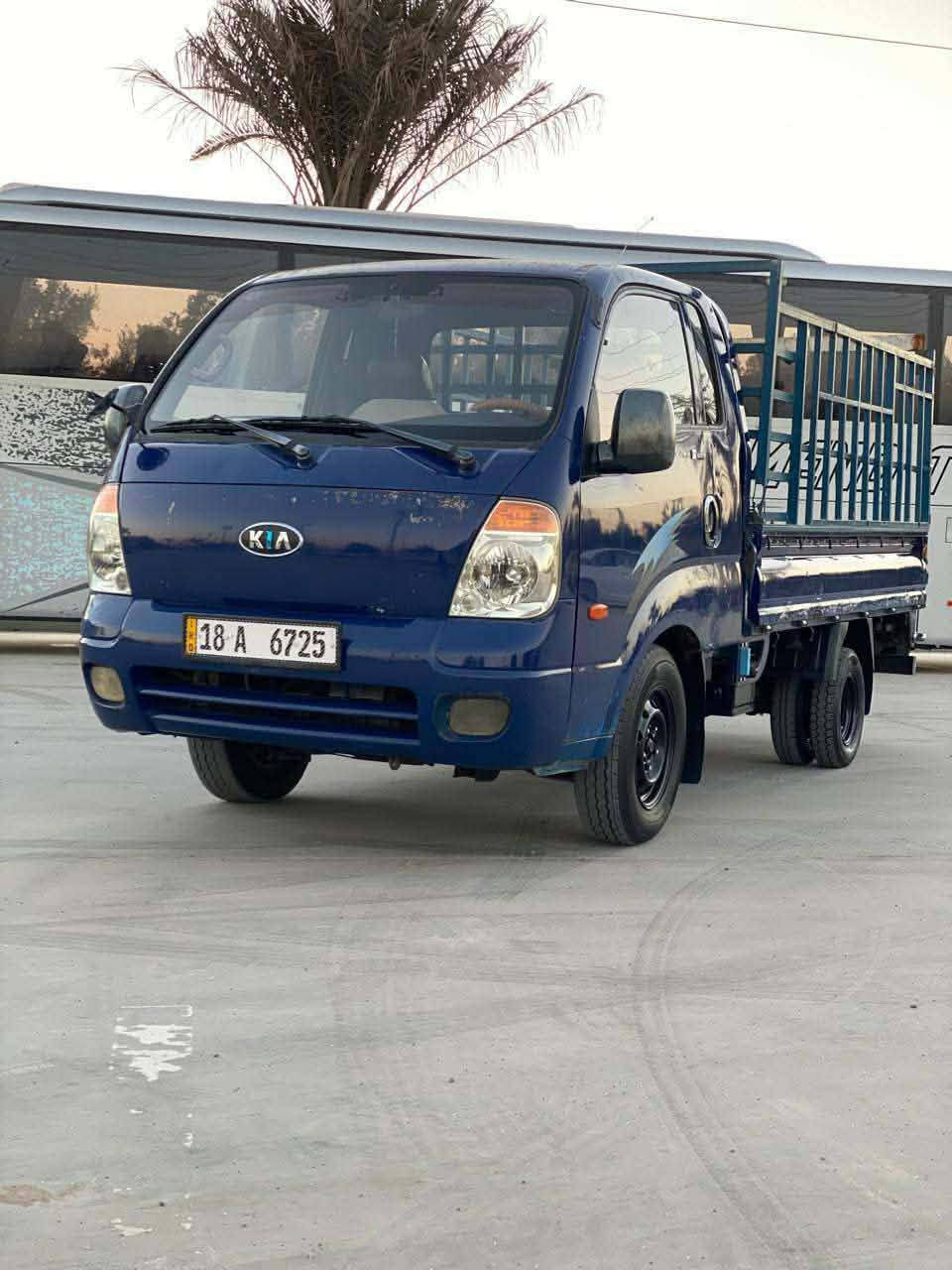 السلام عليكم ورحمه الله وبركاته كيا بومه للبيع محرك 3000مفتوح سياره كفاله عامه موديل 2007لاستفسار لاتصال برقم***********
