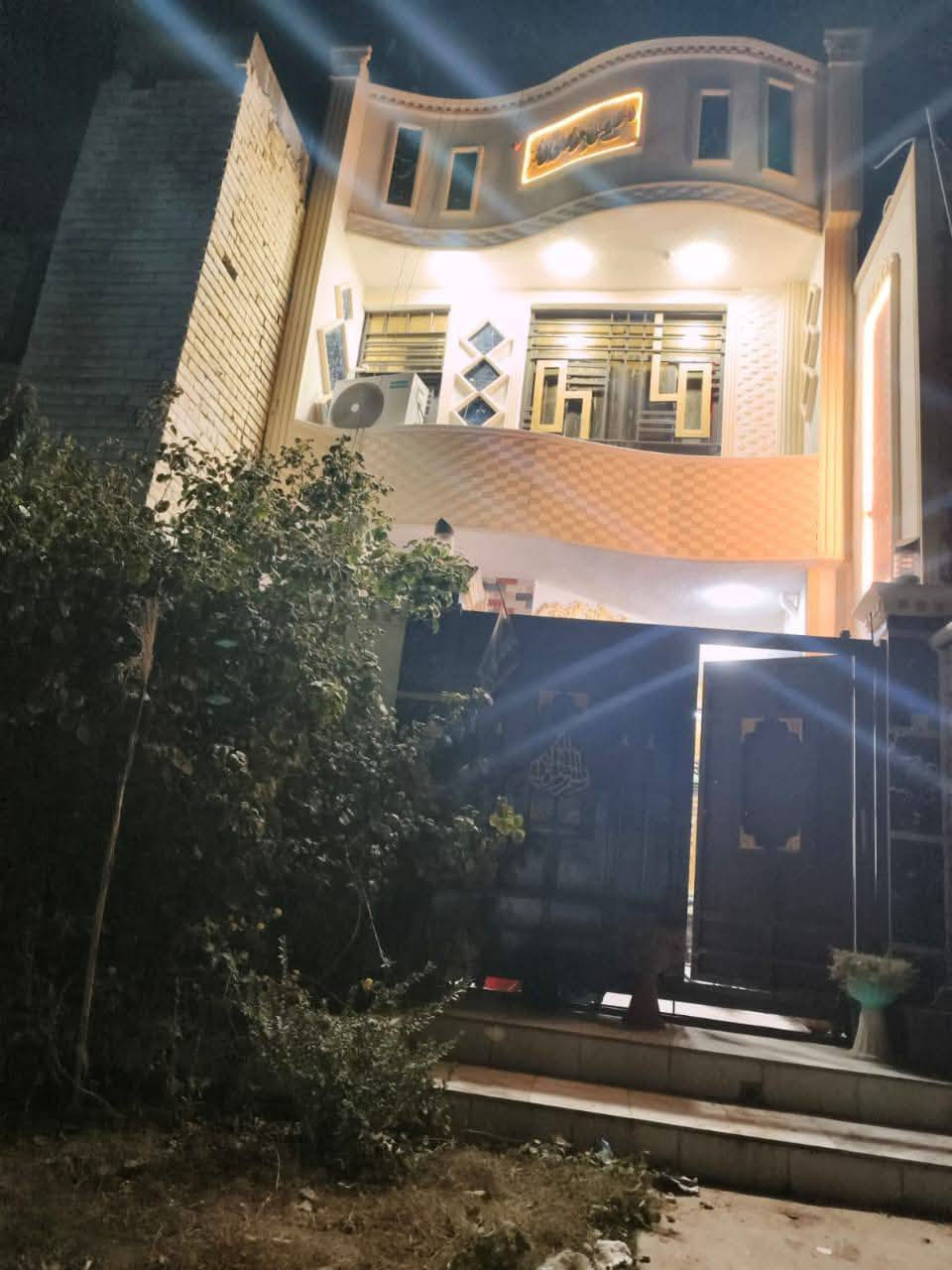 بيت للبيع مساحه١00 م طابو صرف بناء جديد طابقين طابوك صب مسلح عله حديقه يحتوي على استقبال وصاله و٤ غرف نوم ومطبخ وصحيات عنوان كربلاء حي القدس جهة السلام سعره ١٦٠ مليون بي مجال اي استفسار اتصل ***********
