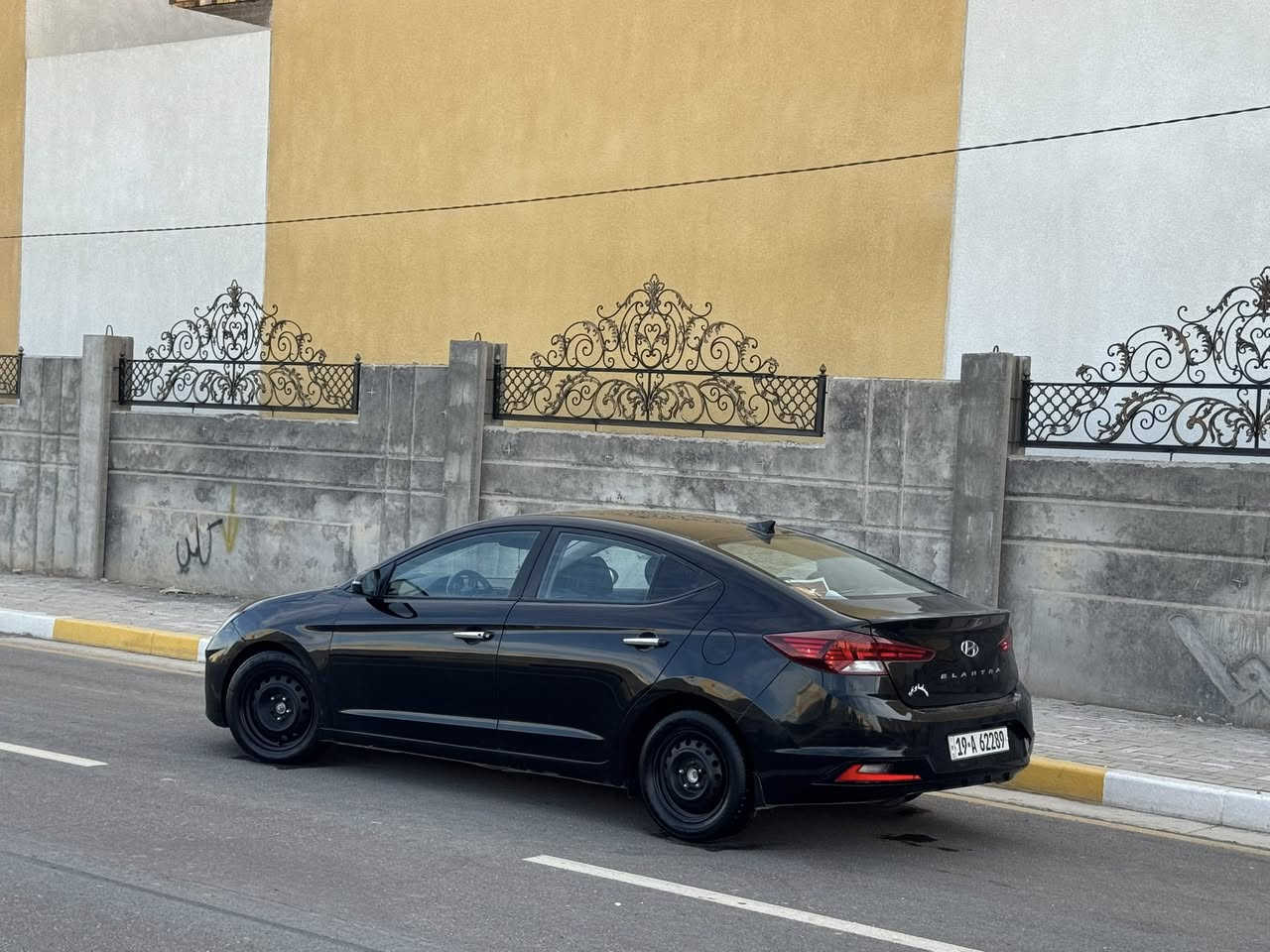 انتره موديل 2019وارد امريكي حادثه جاملق وبنيد بدون دواخل وباقي سياره كفاله من ضربه وتبديل بيه ثلاث قطع كلير فقط وباقي سياره كفاله من ضربه وتبديل بيه وصبق سعره 119وبيه مجال رقم هاتف ***********موصفات سياره شاشه كامره خلفيه مثبت سرعه تحكم استيرن شاير بل مري تدفئه تبريد بل كشنات تدفئه بل ستيرن رادارات بل مري حساسات ماميه خلفيه محرك 2000دوش محرك وكير مكفولات حداديه تخم تاير جديدات مكان سياره كربلاء مكلف بل نشر
