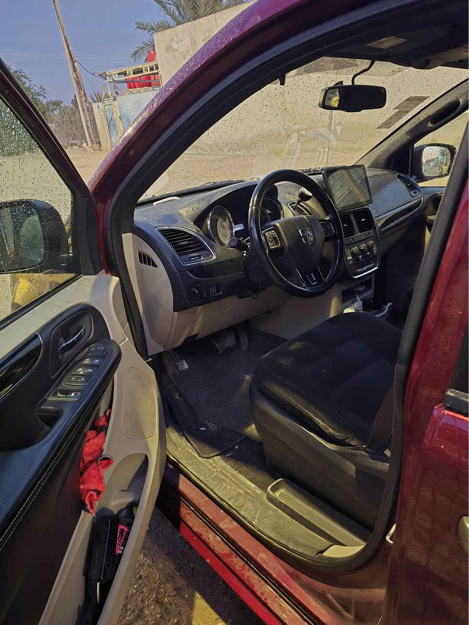 دوج كرفان موديل ٢٠١٧ السيارة مابيهه حادث ب امريكا وتفاصيلهه موضحة بالسونار السيارة بيهه منظومة غاز وما ناقصها شي  ‭٠٧٧٠ ٥٧٤ ٣٩٢٣‬ مكانها البصرة ومراوس  بصالون اذا اكو البصرة, العراق
