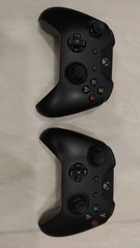 Xbox One x الجهاز مصلح مدخل HD ونظافة 90% وياه يدتين اصليات وحدة منهن ...