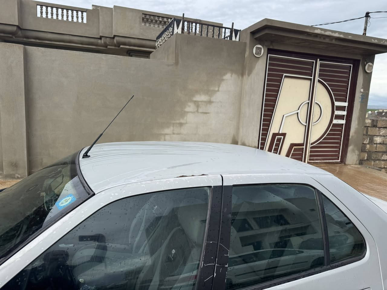 السلام عليكم من رخصة اخوتي 

بيجو  للبيع ٣٠٦  ٢٠٠٢ 

كير مكينة شرط السيارة بأسمي تحويل ثاني يوم هزه
وسنويه ولوحات كله جديده 

 بدون حادث وصبغ بيها جراد مثل موضح أمامكم بلصور

طخم امامي خلفي جديد  فريز تبريد جديد راديتر تدفئه جديد السياره خير من الله  

السعر ٤٠ وبيها مجال بسيط 

للستفسار والتواصل *********** 
***********
