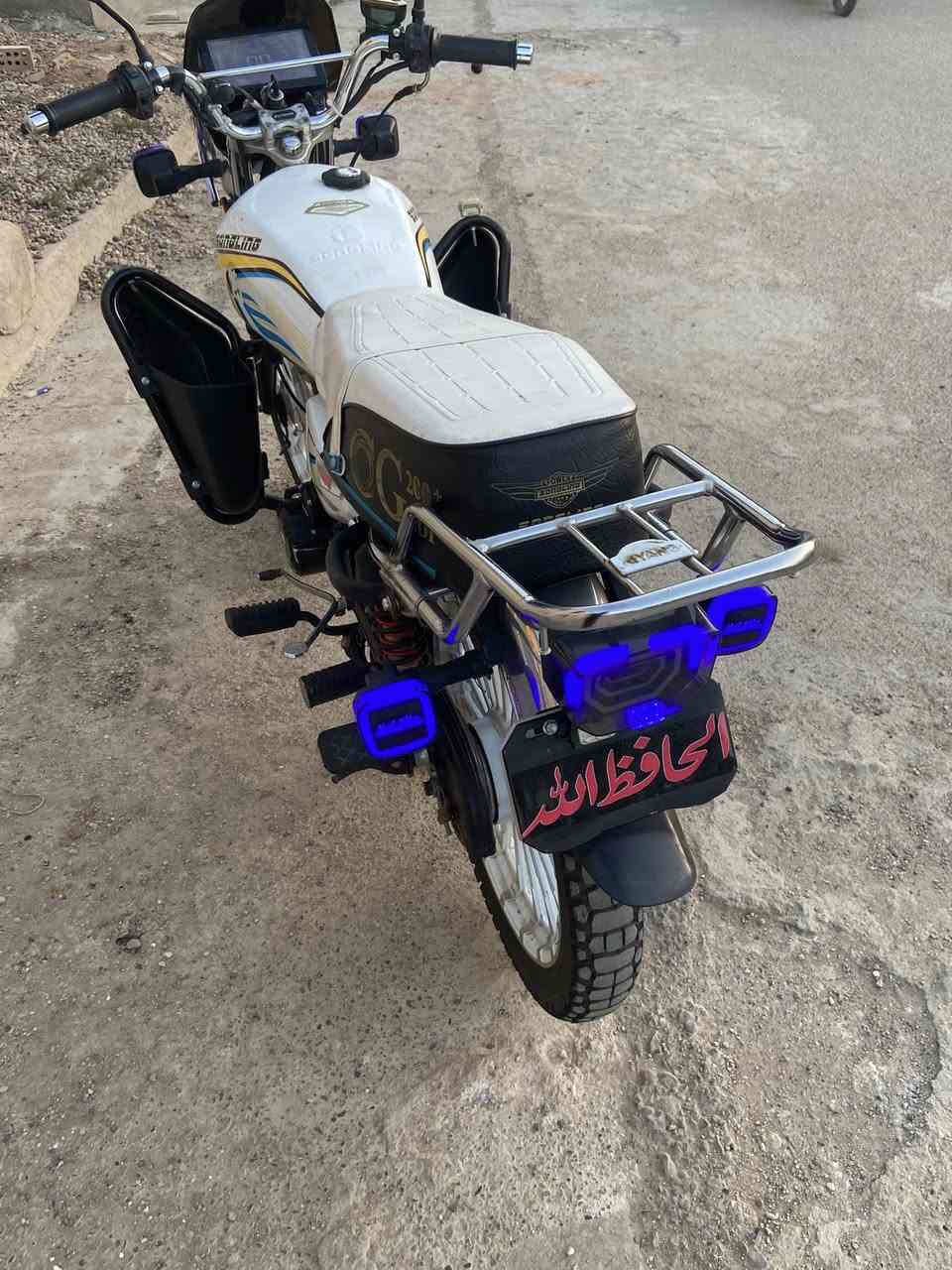 سلام عليكم دراجه ايراني موديل 2026  5 كير نضيفه كلش محرك 200 كلشي شغال بيها ما ناقصها اي شي  اوراقها موجوده دراجه اوصوليه مكاني بغداد اليرموك   الرقم *********** موجود اتصال او واتساب  السعر 700الف
