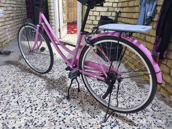 سلام عليكم بايسكل بناتي حجم 26 جديد موديل 2020 ما بي ولا شخط لون وردي لمعه قويه معروض للبيع غراضه كامله وكلوب امامي للبايسكل شغال ما بي شي وما بدل بي شي انطي هداية ويا كاسحه لون رصاصي وستاند نص وثنين مساطر اصليات يجن وستاند مبايل بسعر 165الف بدون الهدايا سعره 153  الف قفل ما بي مجال
للمراسل ماسنجر 
او واتساب الرقم ***********
بيع مستعجل المجر الكعبي
