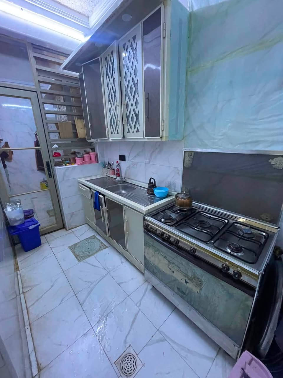بيت للبيع جديد شغل درجه اولى وجه ٦٤٠ نزال ٢٢العنوان شارع الاسواق المركزية مقابل معارض نصيف ***********
