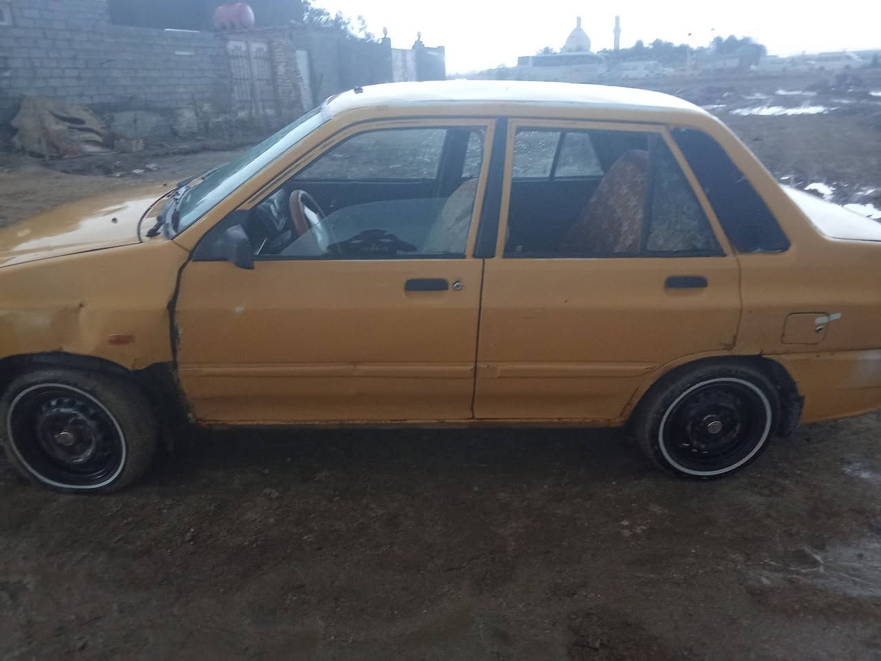 سايبا موديل 11رقم جديد باقي على استلام الوحات مكينه وكير مكفولات حداديه نص عمر مصفره  هيئه وغرامات تبريد شغال تخم تاير ابو الخطه كهربائيات شغاله كلها عوزها بس جاملغات الكدام ودعاميه لانه تعبانات السياره بدون ضربه السعر 15 وبيها مجال.    ***********
