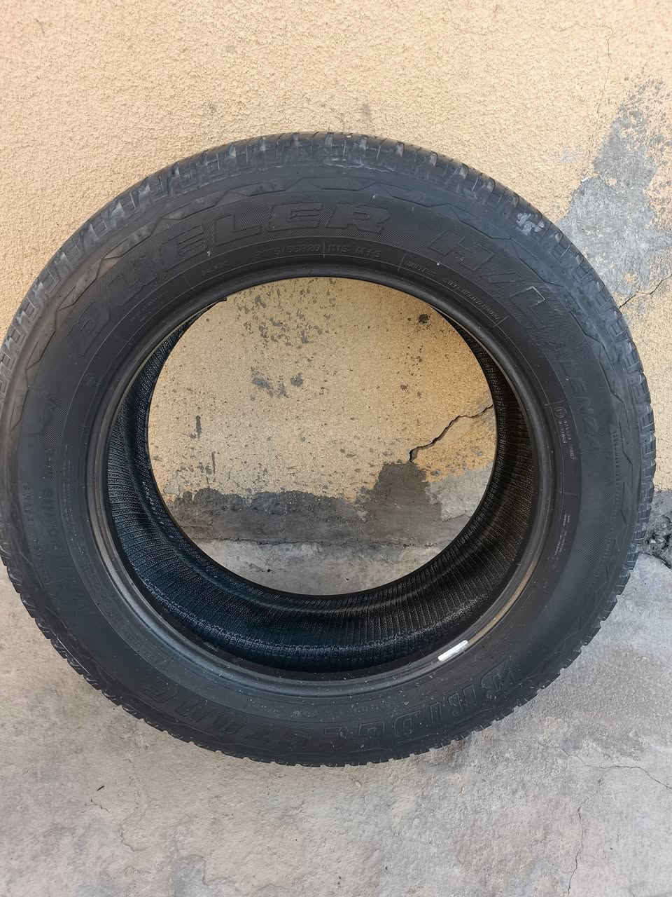 للبيع ٣تايرات تاهو حجم ٢٧٥_٥٥_٢٠نضيفات أكثر من نص عمرشرط بدون بنجر *********** بغداد
