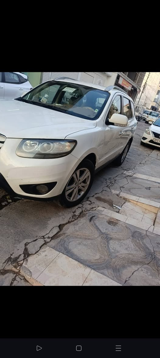 سنتافي موديل 2012 رقم سليمانيه رقم مميز بسمي السياره خليجيه محرك 2400 مفتوح لا صرف ولا بخار خم تايرات جديد وصدر جديد سياره تبريد تدفئه ووسياره سبعه اركب يعني ثلاث قطع تبريد  كوشنات جلد سياره  بيه صبغ جامرلغ خلفي فقط ومكان السياره ديالى جلولاء رقم الهاتف *********** والسعر 145 وبيه مجال خناقين, ديالى
