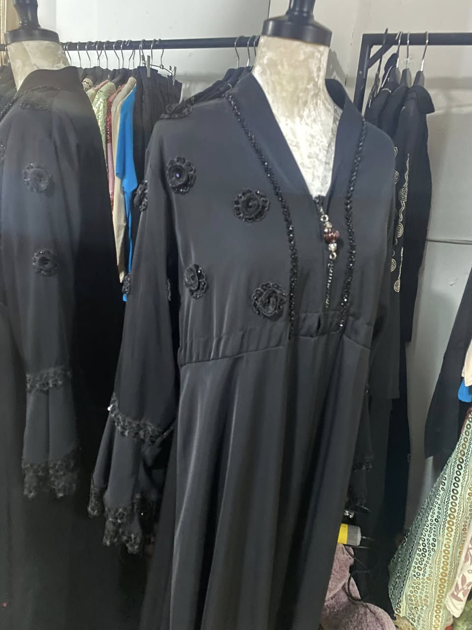 عرض اول يوم العيد 
مخاور باله كويتي قطعة 5 الف 
اخذ 3 قطع والرابعه مجاني من ذوقك 

شرط الفحص بوجود المندوب خاميه ونظافه وقياس
للحجز واتساب على ***********
عنوان فلوجة حي المعلمين الاولى 
تتوفر خدمه توصيل داخل الفلوجة فقط
