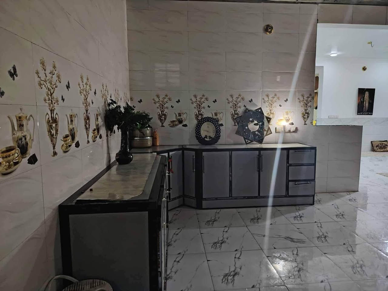 يا الله بيت البيع ٢٠٠ متر طابقين مكانه النجف مجمع بيتي ٢ قريب عله مجمع السلطان شارع 60 البيت شارع ١٥  تبليط سند حر طابو صرف يتكون شغل ‏درجة أولى مال جناي صب كونكريت الساس وسكف طابوك جمهوري
سعر البيت مناسب 160 مليون وبي مجال 
————————————————————————
طابق الرضي 🏡
ستقبال
  صاله 
مطبخ 
غرفتين 
منور 
صحيات عدد ثنين
————————————————————————
طابق الثاني 🏠
صاله 
غرفتين 
صحيات 
الصطح مطبك شتايكر 
————————————————————————
الاستفسار *********** واتساب موجود
