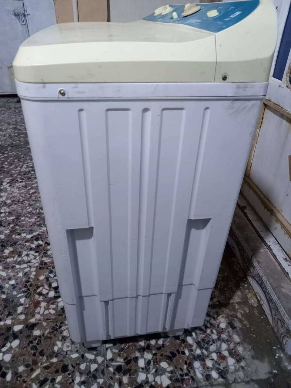 غساله للبيع حجم كبير سعره 70مراسله عالوتساب فقط***********
