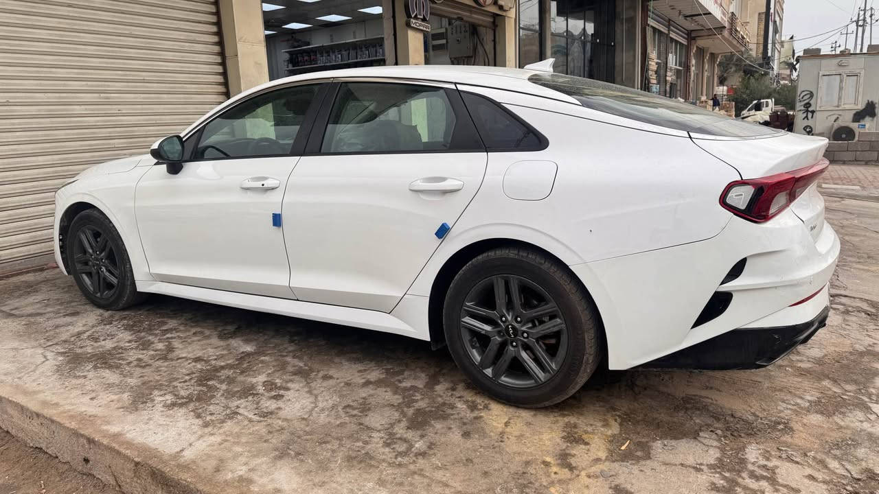 كي فايف وراد امريكي حادثها موضح بالصور وبيها صبغ موجود الفحص مالتها السياره ماشيه 83 الف كيلو متر سياره حلوه مواصفاتها معروفه رادار امامي خلفي تحديد مسار نقط عمياء تعديل الخروج عن المسار شاشه ابل كاربلاي واندرويد اوتو داخلها مابي ولا ايرباك طاك بيها ضربه خلفيه من امريكا وبيها كص بالجاملغ الخلفي من امريكا السياره حلوه ونضيفه ومابيها نقص مكينتها 1.6 تيربو السعر 140بيع او مراوس حسب القناعه ورقه رقم اربيل باسمي رقم التلفون *********** شط العرب, البصرة
