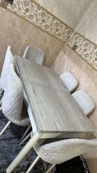 ميز طعام • سنغافورة