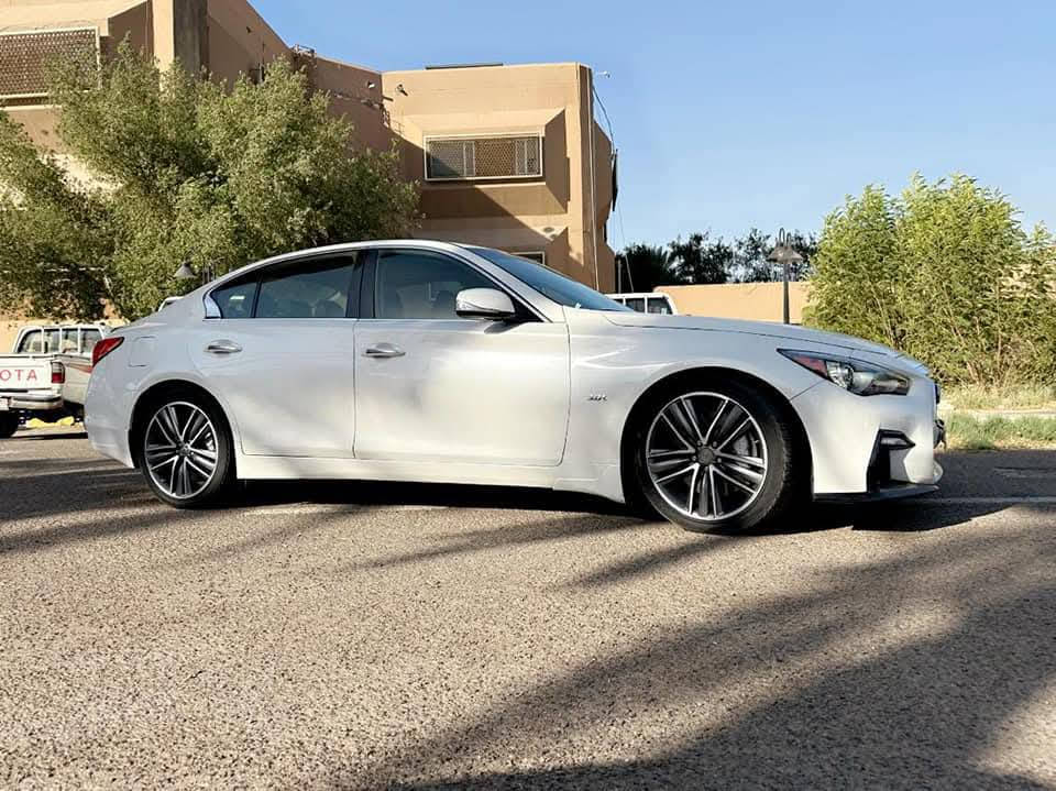 انفنتي q50s 2017  أعلى مواصفات فول للآخر
محرك v6 3000cc twin turbo 
5 انظمة قيادة ( personal , sport , sport + eco , standard (
- حساس مطر (ماسحات اوتو )
- فتحة سقف 
- كشنات جلد اسود ..؟=====*************
- كامرة خلفية دوارة 
- دبل شاشة خرائط + الرحلات وصرف البانزين مخصص بشاشة + نظام الصوتيات بشاشة اخرى 
- بصمة دخول ذكي 
- انارة ترحيب على الارض + مقابض الابواب + المراية 
- اشارات لد امامي خلفي + المري 
- كشنات امامية كهربائية بلكامل 
- جامات اوتو بالكامل مراية كهربائية 
- مرايات يلكامل ذاتية التعميم 
- لايتات امامي لد نهاري + ليزري عالي ناصي + كشافات ضباب ليزري  
مكان  السيارة الرماظي
السيارة اضافات  
وسبولير ومواصفات هواي فول الفول.    
ا  كير محرك كهربائيات تبريد مكفول  السيارة تحتاج ترتيب صدر امامي وصبغ دعامية أمامية ينزلون من سعرها شكد يكلفن
السعر 147 وبيها مجال
 
  ***********
