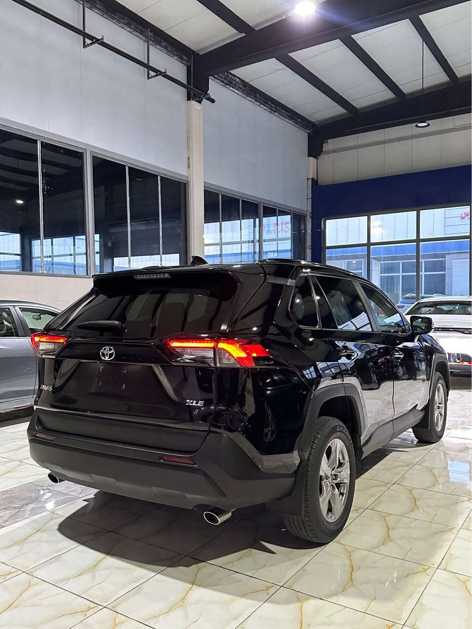 السلام عليكم 
تويوتا راف فور 2023 XLE 

اللوان : اسود 

عداد المسافة : 21 الف مايل  

حجم المحرك : 4 سلندر  

ملاحطة السيارة : جملغ صبغ 💯💯
ايرباك سيستم 

موديل:2023
سعر:238$ ورقة  و مجال  🔥🔥
فول فول مواصفات 𝟏/𝟏.
ما عدا بانوراما 
داخل ابيض و اسود 
بصمة ابواب
بصمة تشغيل
تشغيل عن بعد(𝐑𝐞𝐦𝐨𝐭𝐞 𝐒𝐭𝐚𝐫𝐭)
شاشة دشبول ديجيتال
شاحن هاتف لاسلكي 
ماوس تحكم
كاميرة 
هاند بريك بصمة
اوتو هولد (𝐀𝐮𝐭𝐨 𝐇𝐩𝐥𝐝)
اوتو ستارات (𝐀𝐮𝐭𝐨 𝐒𝐭𝐚𝐫𝐝)
اوتو ستوب (𝐀𝐮𝐭𝐨 𝐒𝐭𝐨𝐩)
رادار امامي (تحديد مسار)
رادار جانبي  (نقاط عمياء)
رادار خلفي (التحذير من الاصطدام)
حساسات امامي 
حساسات جانبي
حساسات خلف
نظام (𝐄𝐜𝐨)
نظام (𝐍𝐨𝐫𝐦𝐚𝐥) 
نظام (𝐒𝐩𝐨𝐫𝐭)
تبريد لمس
تبريد مركزي
كشنات 
كشنات كهربائي 
كشنات تبريد
كشنات دفئة
تحكمات استيرن
استيرن تدفئة
كشنات كهربائي

صندوق شفط كهربائي 
لايتات 𝐋𝐄𝐃 عدسة زينون بيلادي
بلوجكترات 𝐋𝐄𝐃 بيلادي
بكلايتات 𝐋𝐄𝐃 بيلادي
ويل كروم 

تفاصيل اكثر الاتصال علی ارقام التاليه ‏‎‏ 

‏ *********** 📲📲
Duhok أربيل, العراق
