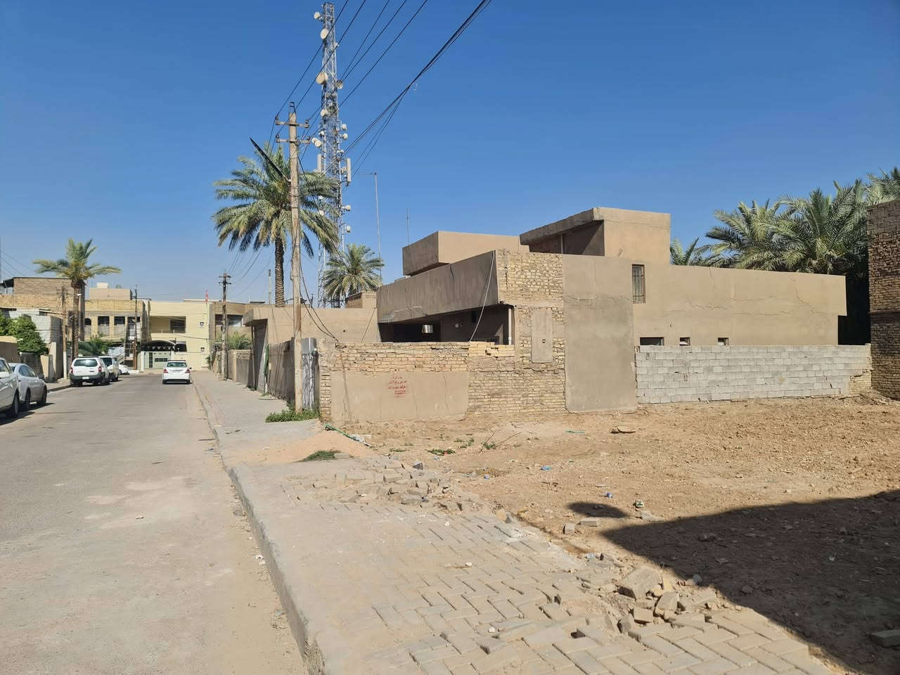 السلام عليكم
قطعه ارض للبيع 
ملك طابو صرف 
بغداد الزعفرانيه الاربع شوارع 
قرب حسينيه ابا ذر  فرع كرزات تودي 
المساحه الكليه   400  متر 
الواجهه 20 متر 
النزال  20  متر 
يعني مربعه 20 × 20 
سند مستقل 
 يوجد فيها  اجازه بناء كامله دارين سكني 
منطقه راقيه جدا والفرع جدا هدوء 
تقطيع حسب الطلب  
للاستفسار وطلب المعلومات اتصل على الرقم  وبدون التواصل على الخاص 
***********
