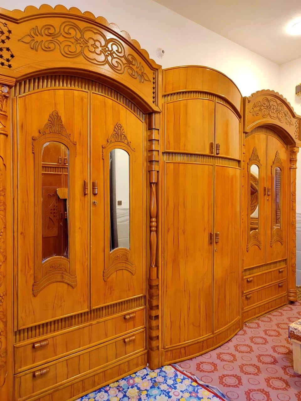 غرفه للبيع ام مسرح تزكام داخل وخارج صاج ظهر جمبر زاوية كنتوريه طابقين ملحق غرفه حلوه وجديده ضخمه كلش المكان ديوانيه حي العسكري للاتصال على هذا الرقم *********** بي واتساب *********** بي واتساب
