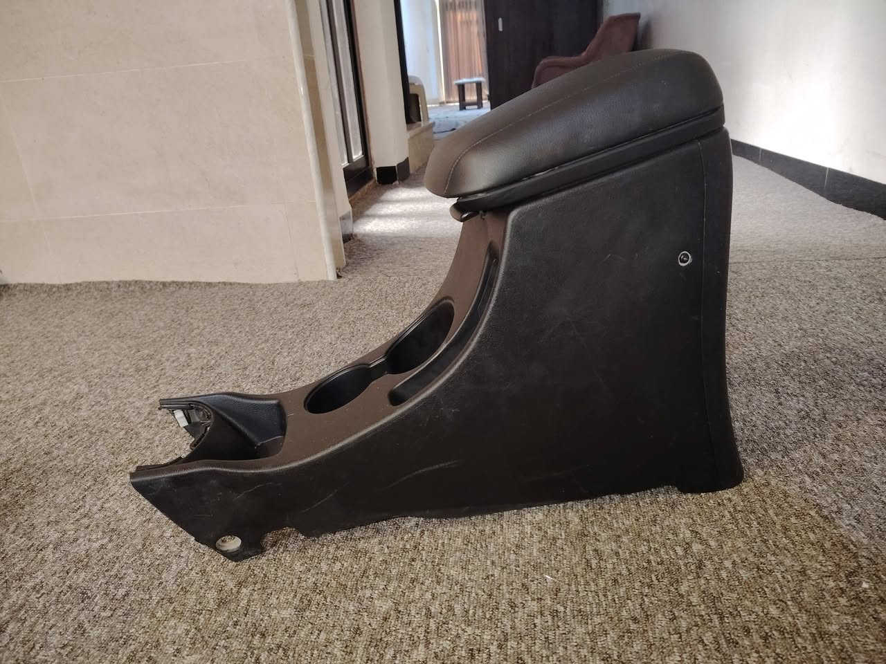 السلام عليكم تجوة اكسنت بلادية ترهم من ١٢ إلى ١٧ سعرهة ٥٠ الف والمري جانبية كهربائية جدد اصليات سعر ٣٠ الف للاتصال *********** بيه وتساب
