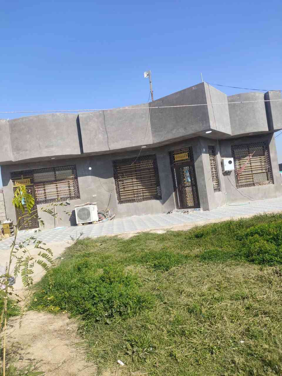 بيت للبيع مع مساحه تبلغ مع البناء 1250خلف معمل غاز الحله بناء حديث سنتر على الشارع الرئيسي الفرعي للمعلومات اكثر الاتصال على ***********
