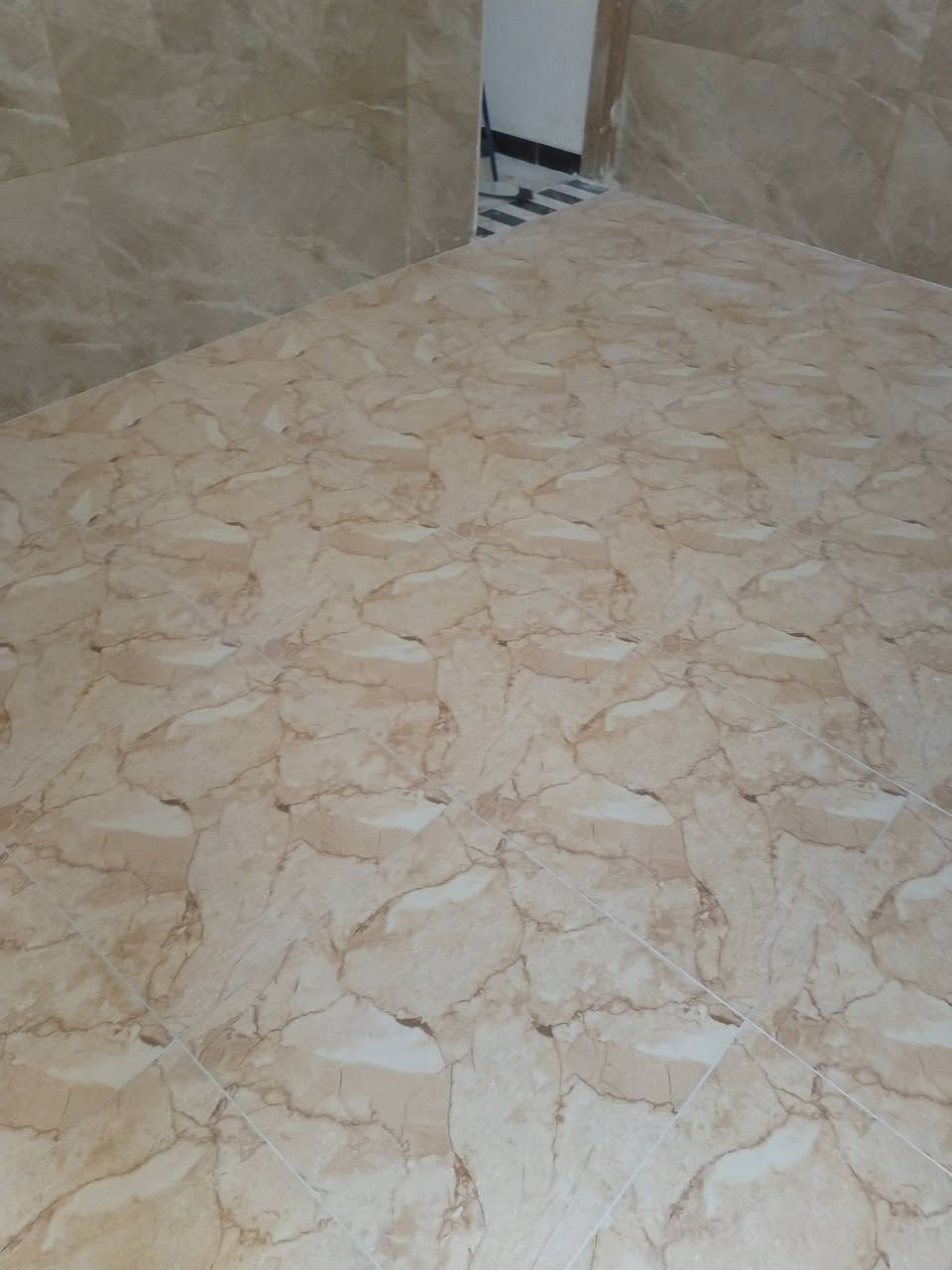 ابو أدهم المصري لتركيب جميع انواع البورسلين والمرمر ***********
