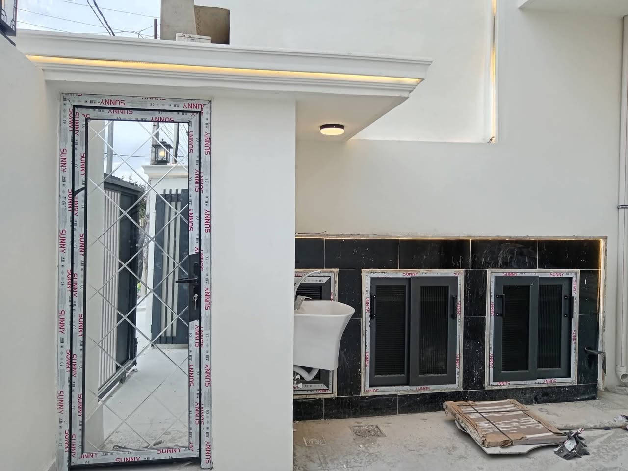 (1710)
#داران طابو للبيع طابقين
بناء حديث (زيرو)نظام دكات ديكورات مغربية انترنيت كامرات مراقبة 
#كركوك حي الأسرى والمفقودين سايدين خلف صيدلية تولين
#المساحة كل دار (١٠٠)متر
 #الواجهة كل دار (٥)متر
#طابقين يحتوي على:- غرفتين نوم ومطبخ حار بارد واستقبال وهول2 وصحيات فوك وجوه  وكراج سياره 
#السعردارواحد /120 مليون
#للاستفسار الاتصال  ***********
او مراجعة المكتب عنوان مكتب الابداع للعقار خلف جامع المعراج قرب جسر الحصو والرمل
