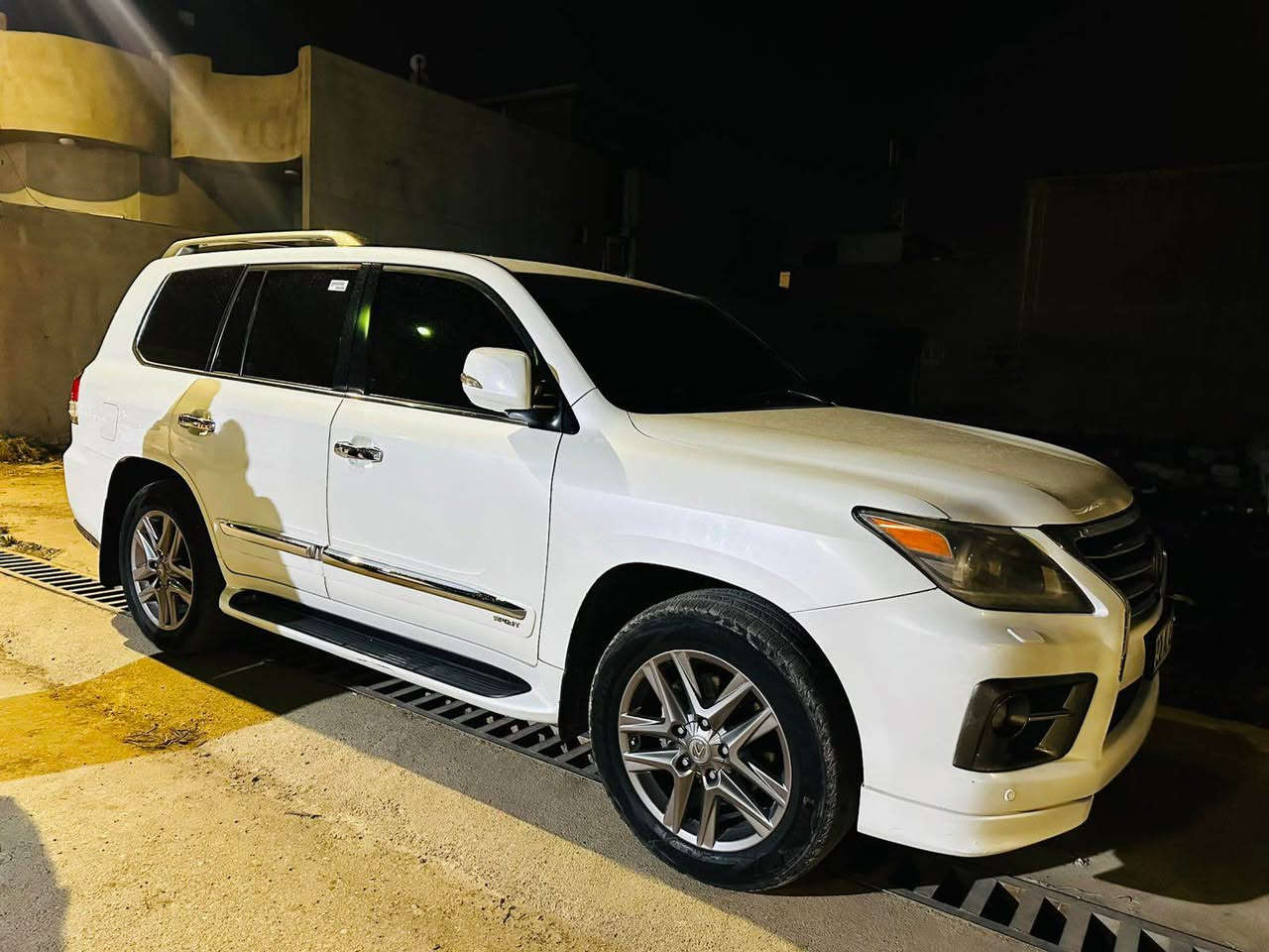 لكزز 2014. كفاله. عامه 
بس مكينه. مفتوح 
سياره. عله وضع شركه 
السعر. 400 بيها مجال 
سياره ماشيه  150 
***********
*********** أربيل, العراق
