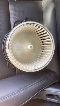 تم استبدال fan داخلي لأحد الزبائن بعد تشغيل هواء المقصوره بدون Ac وهي ...