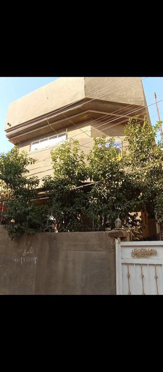 سلام عليكم مكلف بالنشر / 
بيت مساحه 110متر  مكون من طابقين 4 غرف نوم وكلدور ومطبخ واستقبال وصحيات خاجيه وداخليه شرقي وغربي  البناء بلوك صب كونكريت مسلح فوك وجوة  كهربائيات  درجه اولى  بيت متعوب عليه المكان كريطعه فرع ابو ياسر الخباز  تبليط مسافه عن شارع العام يم بيت مكي ابو احمد سند 25 
رقم صاحب الدار  مراسله واتساب او اتصال 
  ‏‪0770 758 7928‬‏ 
السعر  65 وبي مجال بسيط حلة, بابل
